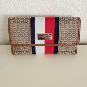 Tommy Hilfiger Women’s Checkbook Wallet Beige Monogram Red White Blue Stripe Sna